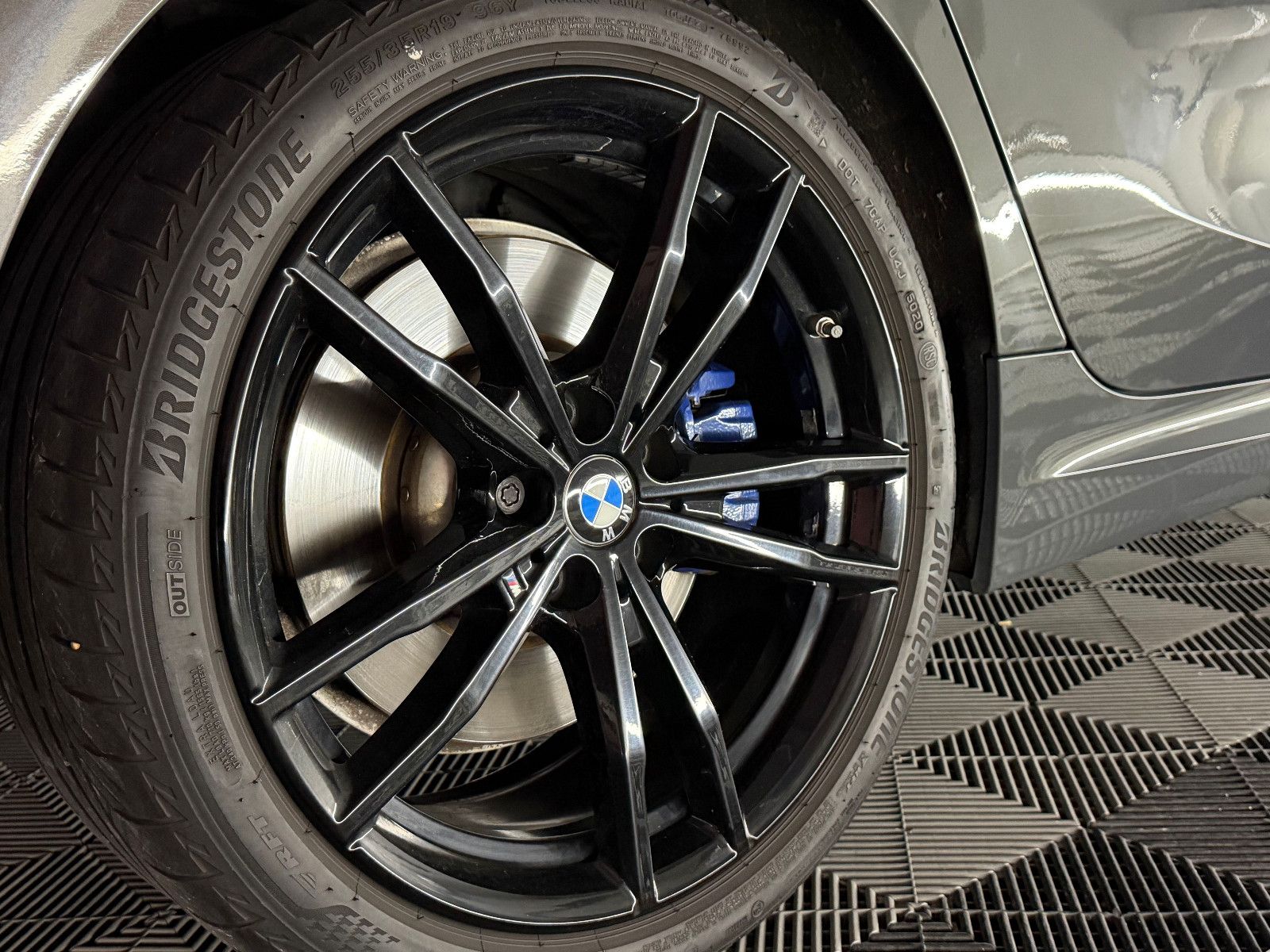 Fahrzeugabbildung BMW 330 i xDrive M SPORT/LASER/H&K/PANO/MEMORY/DE FZ