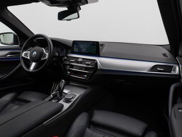 Fahrzeugabbildung BMW 530d xD M Sport Panorama Kamera H/K Alarm 19Zoll