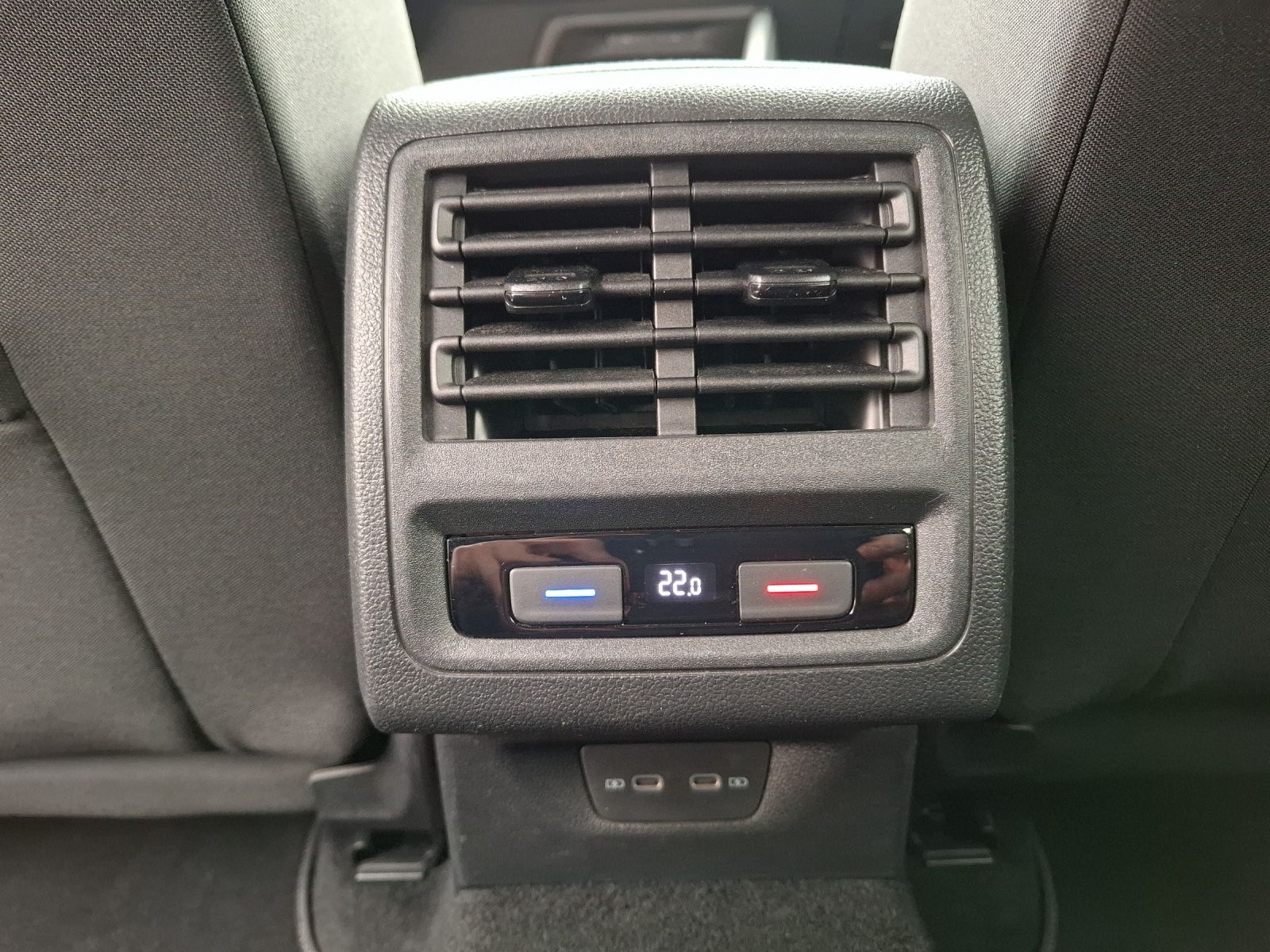 Fahrzeugabbildung Volkswagen Golf VIII Variant TDI Style DSG LED Navi AID ACC