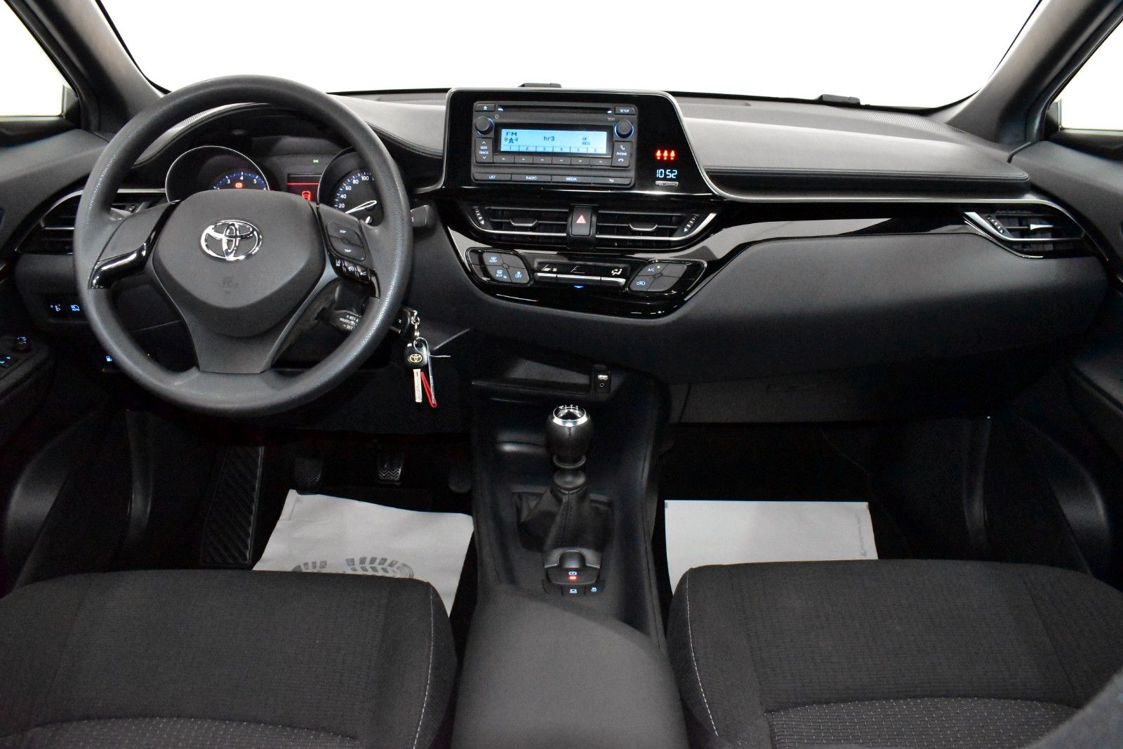 Fahrzeugabbildung Toyota C-HR Basis, PDC vo+hi, 8 fach bereift