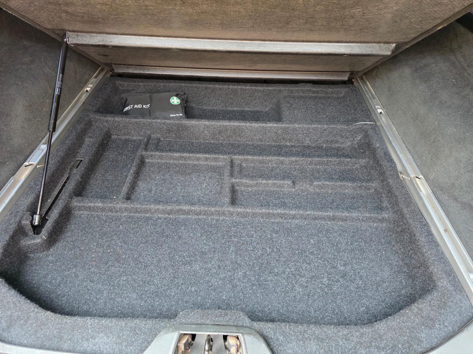 Volvo V70 2011 — photo 11