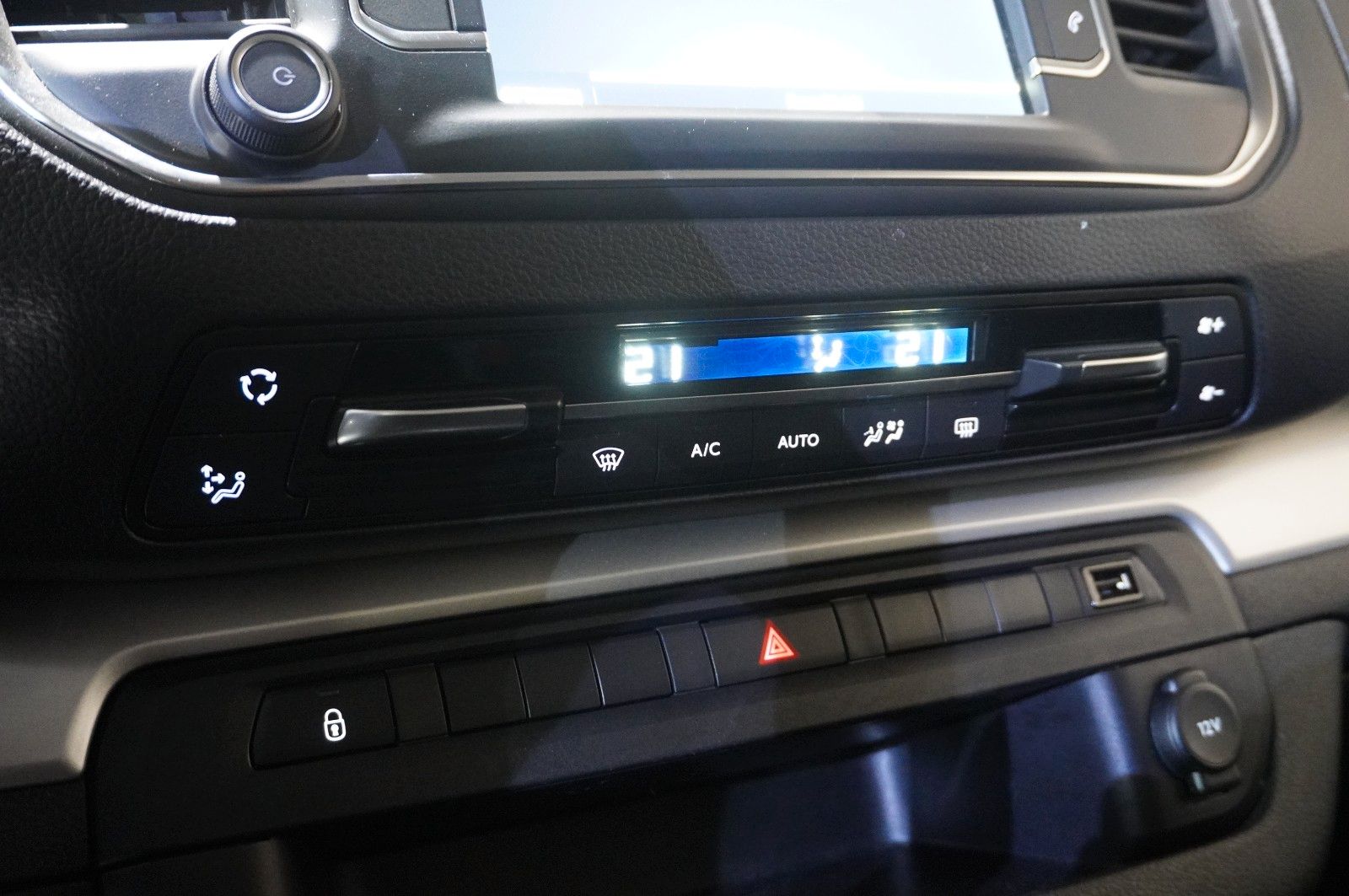 Fahrzeugabbildung Opel Zafira Life 2.0D "M" EDITION 8-SITZ NAVI/HUD/DAB