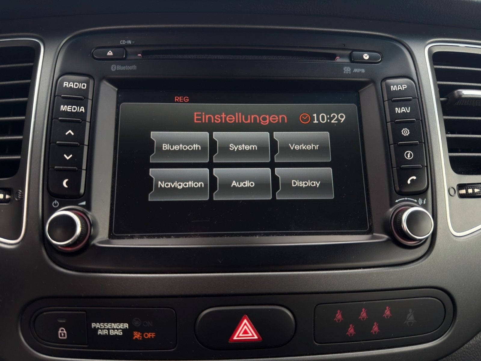Fahrzeugabbildung Kia Carens Attract *7-Sitzer*Navi*Kamera*Tempomat