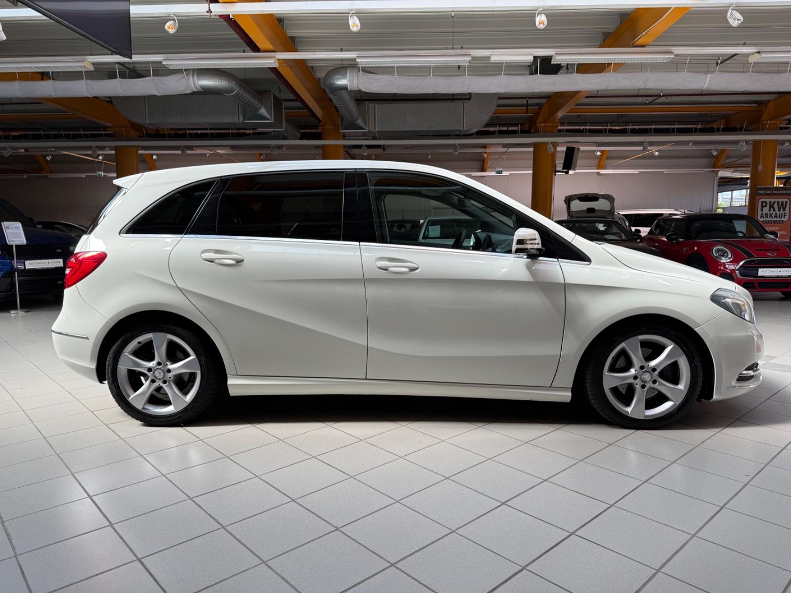 Mercedes-Benz B180|SHZ|PDC|Klimaanlage|Xenon|2.Hand|Bluetooth