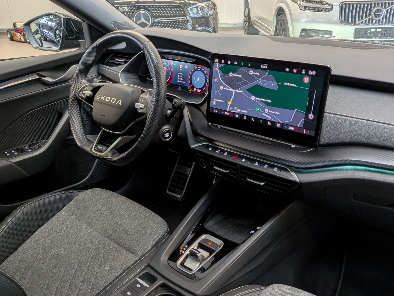 Fahrzeugabbildung SKODA Octavia 1.5 TSI Sportline MATRIX PANO AHK 5J-Gar