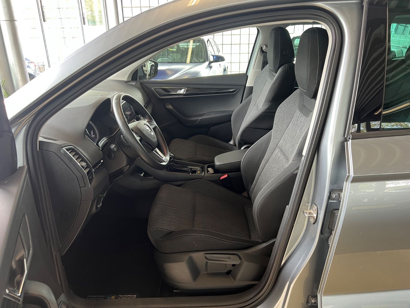Fahrzeugabbildung SKODA Karoq Style 1.5 DSG *NAVI*KAMERA*CAR-PLAY*AHK*