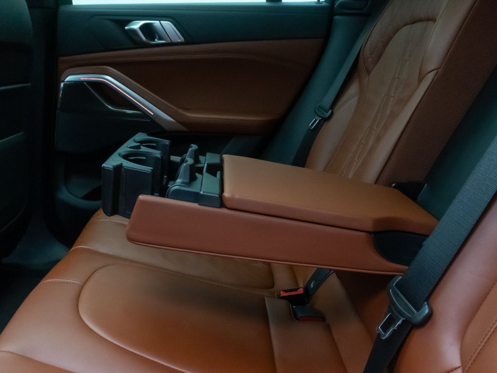 Fahrzeugabbildung BMW X6 xD40i M Sport 360°DAB Panorama Individual 22"