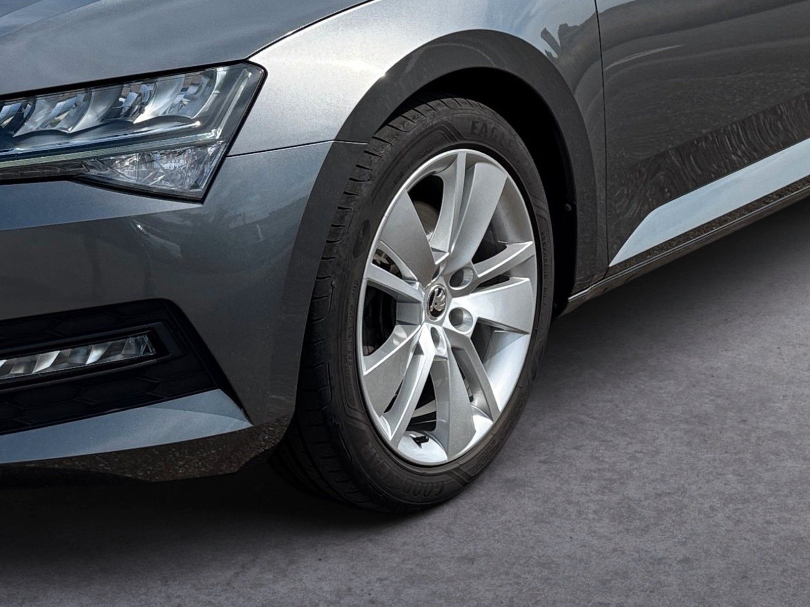 Fahrzeugabbildung SKODA Superb Combi Ambition