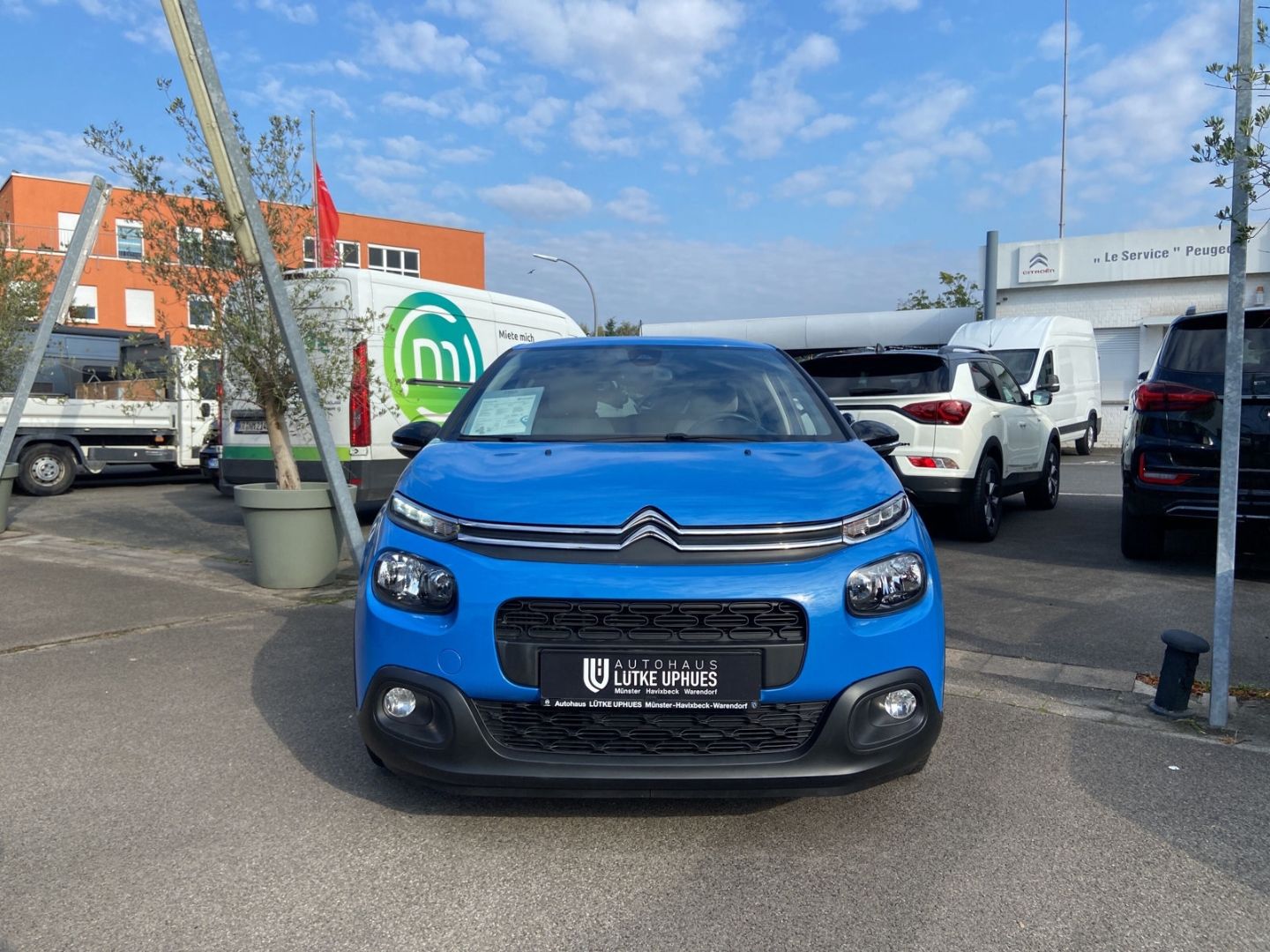 Fahrzeugabbildung Citroën C3 Shine 1.2 PureTech 110 Navi LED CarPlay Temp.