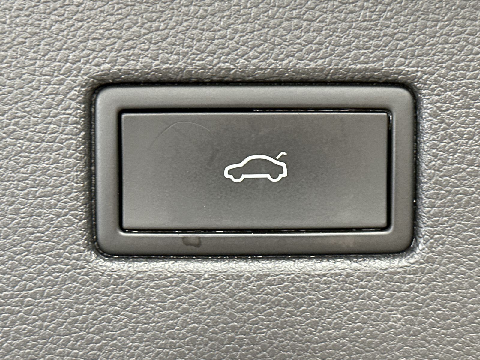Fahrzeugabbildung Volkswagen Tiguan Elegance eHybrid NAV+LED+AHK+PANO+360°+VC