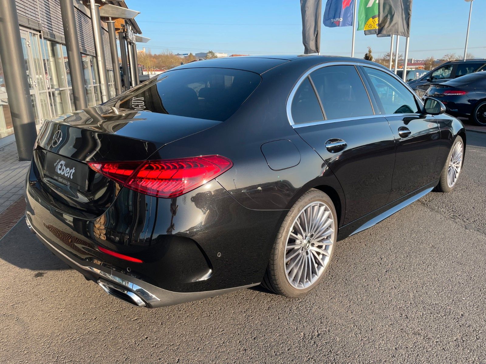 Fahrzeugabbildung Mercedes-Benz C 200 AMG AHK+Memory+Distr+R-Kamera+Keyless+19"