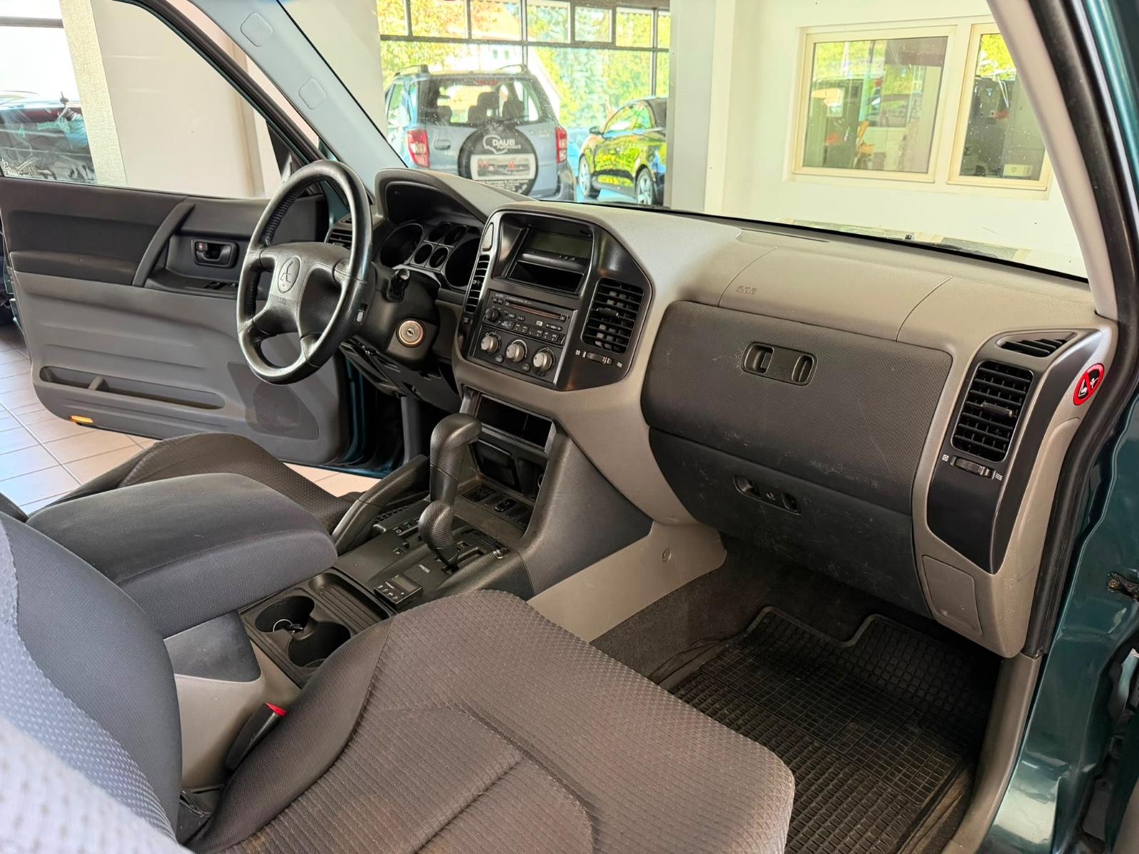 Mitsubishi Pajero 3.2 DI-D Dakar 3 portes | 160 ch | BVA | 1re main | Sièges chauffants | Régulateur | Attelage