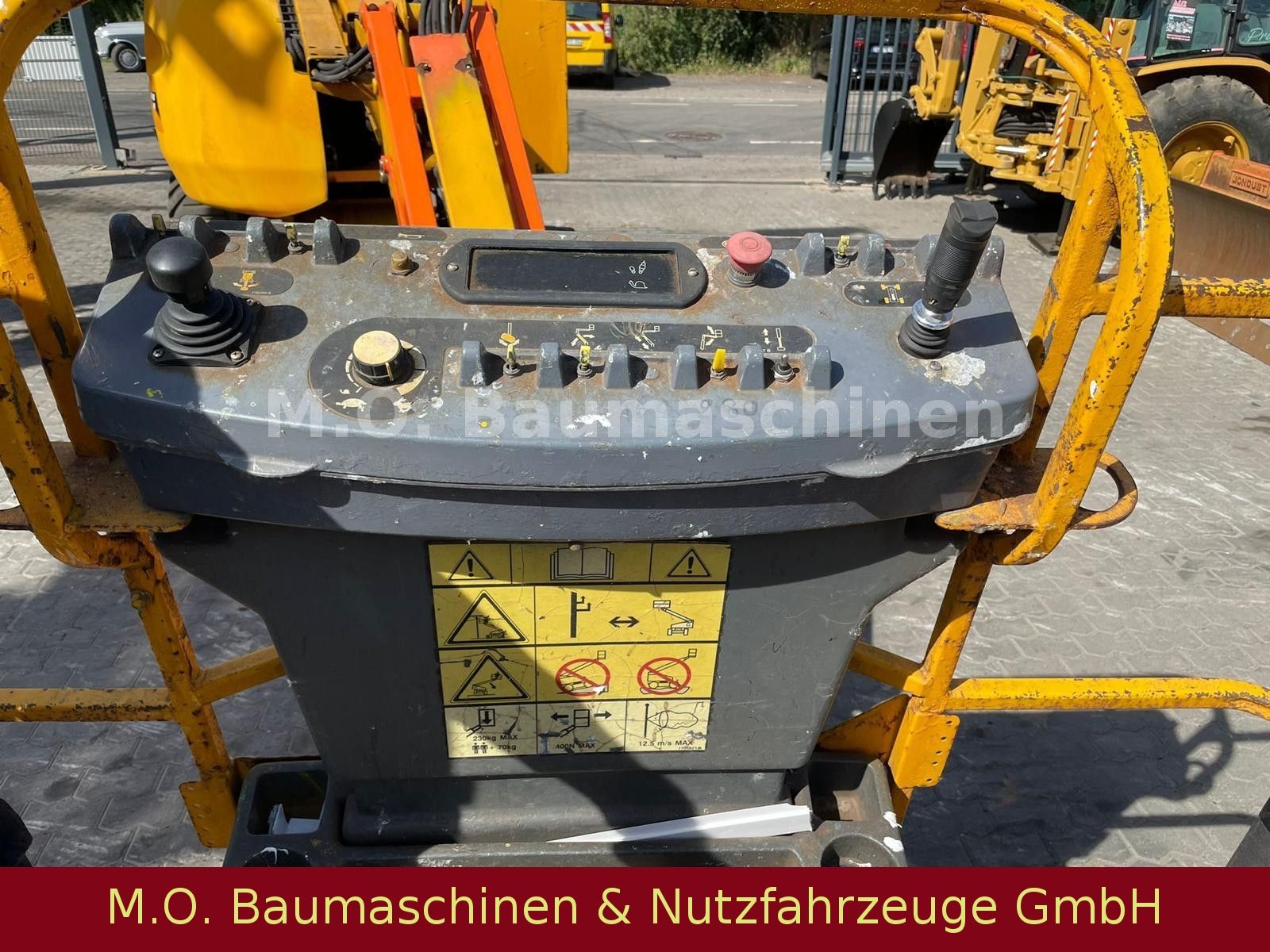 Fahrzeugabbildung JLG 450 AJ / 15,7 m / 4x4 / 230 Kg