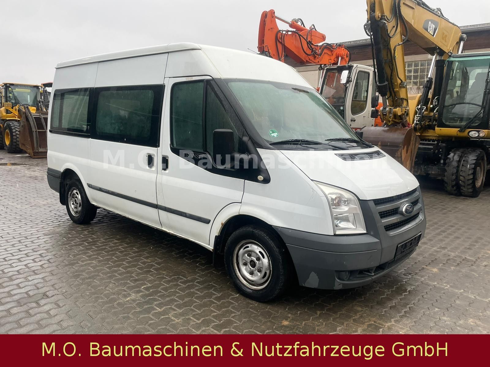 Fahrzeugabbildung Ford Transit 115T300 / 9 Sitzer