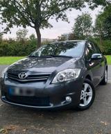 Toyota Auris 1.6 mit 132 PS aus Baujahr 2012. - Toyota Auris aus 2012
