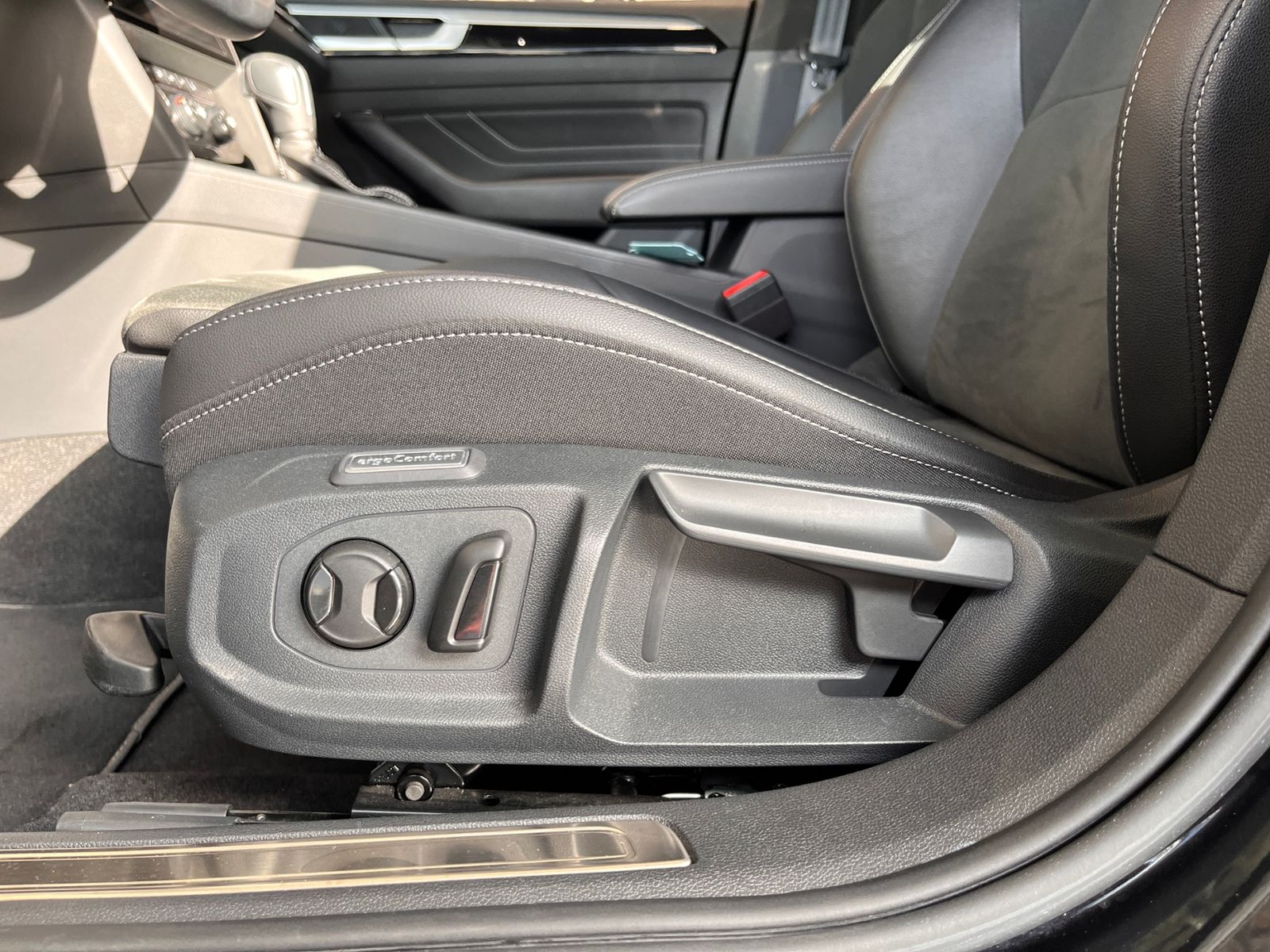 Fahrzeugabbildung Volkswagen Arteon R-Line KLIMA LED NAVI ALU