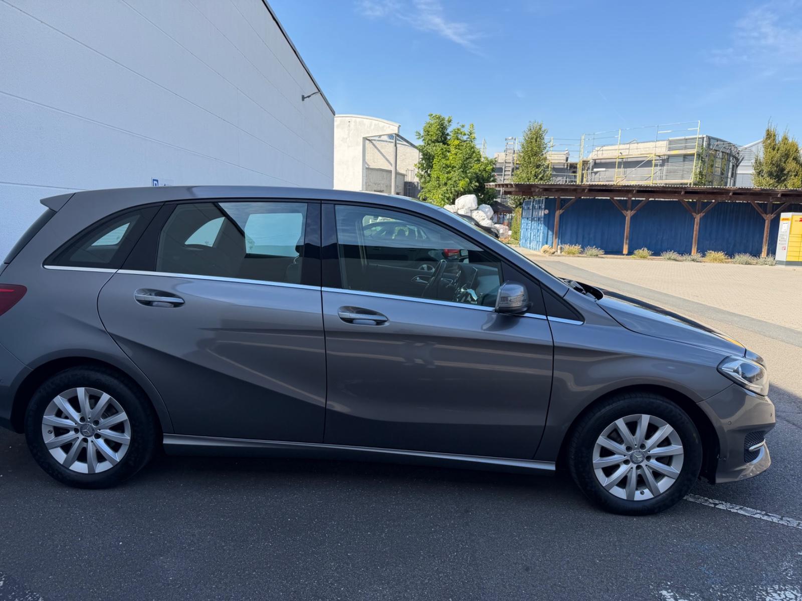 Mercedes-Benz B 180 Sytle 8-fach Bereift*Aut.*Rückfahrkamera*