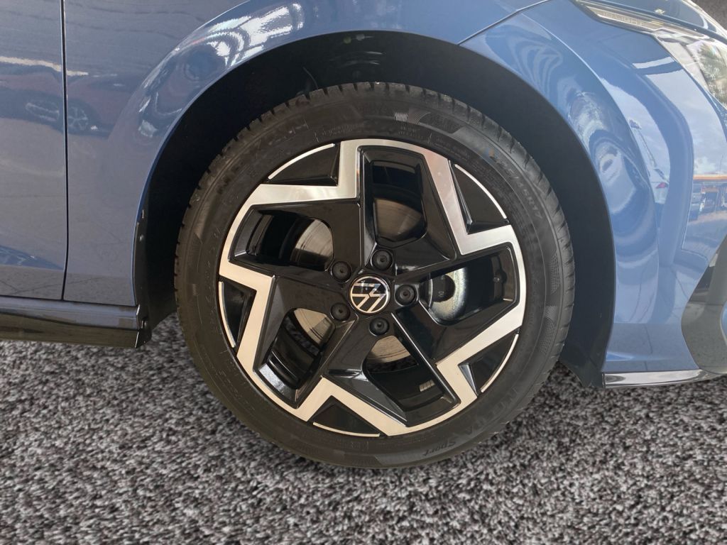 Fahrzeugabbildung Volkswagen Golf Variant R-Line 5 Jahre NW Garantie IQ.Light