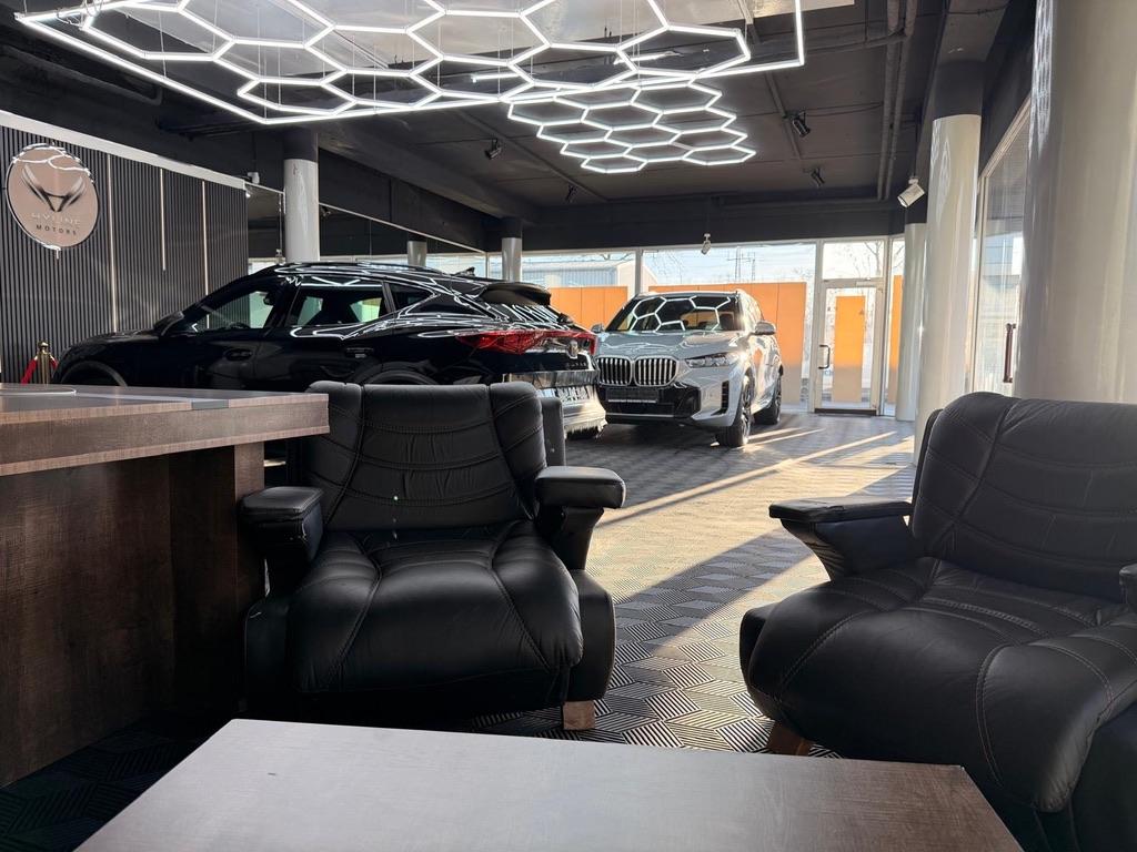 showroom-image-bottom