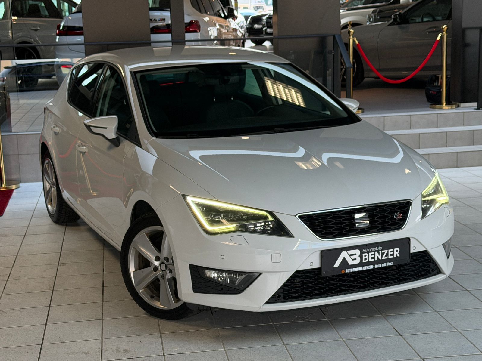 Fahrzeugabbildung SEAT Leon /FR-LINE/LED/NAVI/LEDER/KLIMA/ACC