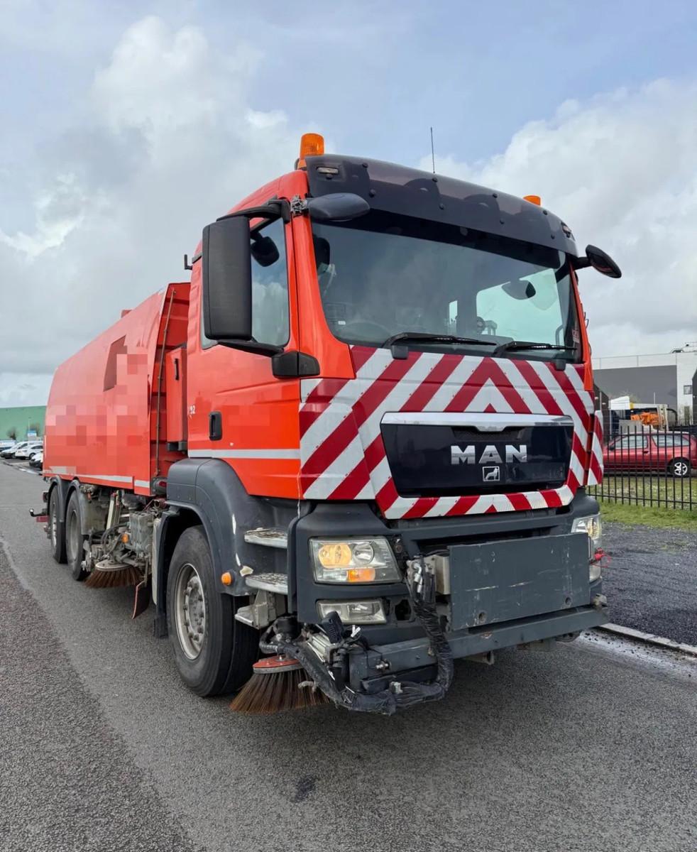 MAN TGS 26.480 / BEAM S12000 ROAD CLEANER WEGDEKREIN