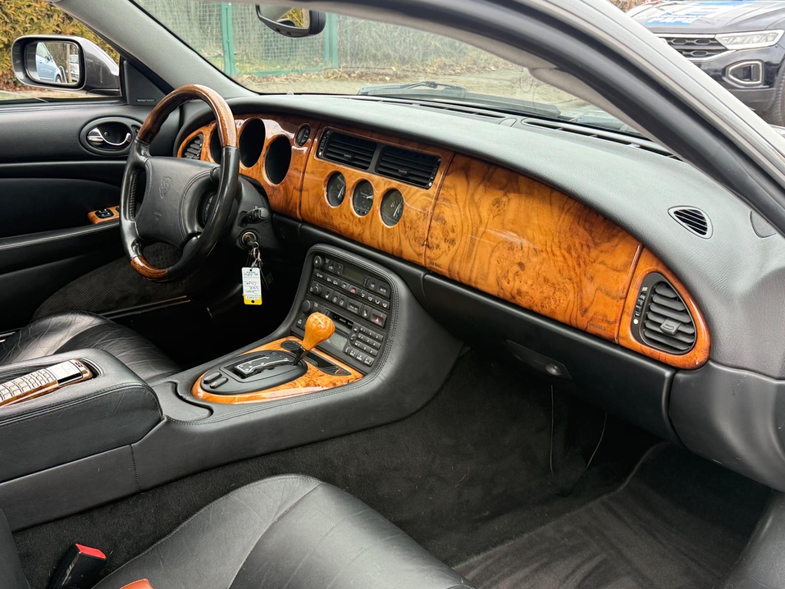 JAGUAR XKR - V8 COUPE - 363 CV - VOLANT EN CUIR