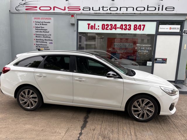 Fahrzeugabbildung Hyundai i30 cw Passion Automatik+CarPlay+Panorama+Navi+