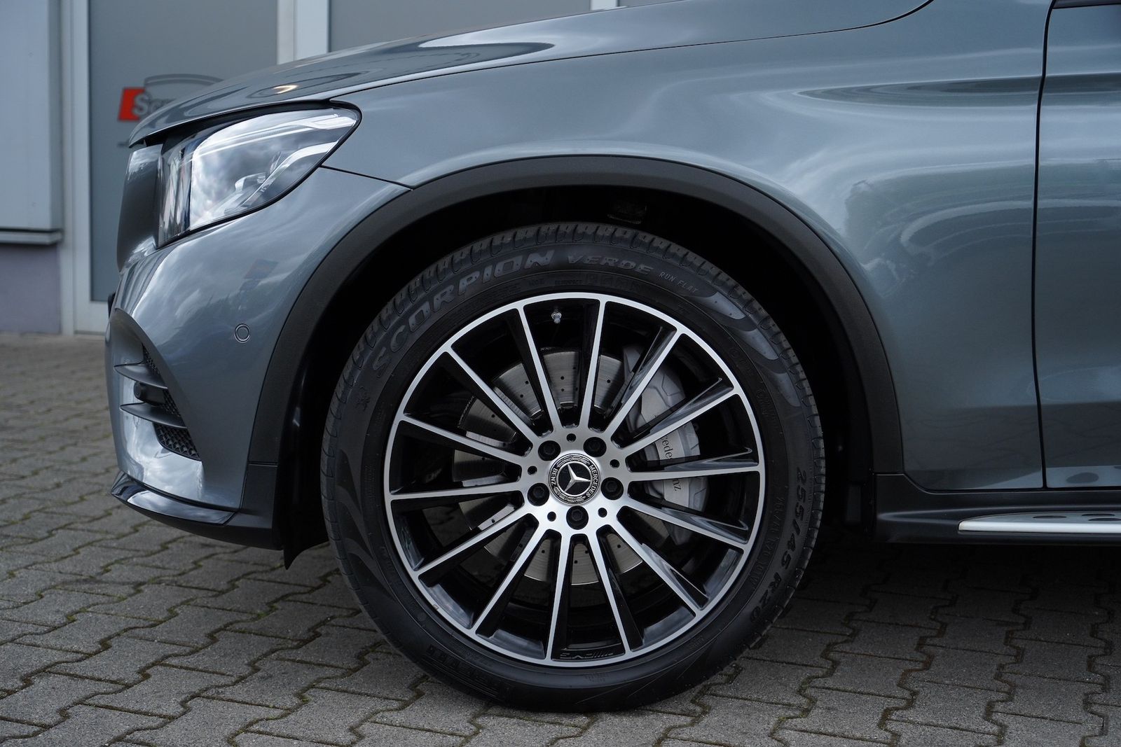 Fahrzeugabbildung Mercedes-Benz GLC 350 d 4Matic AMG COMAND|AHK|360°|LED|PANO