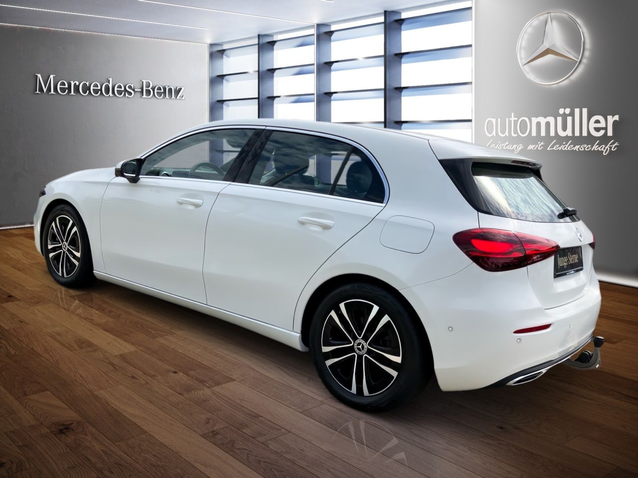 Fahrzeugabbildung Mercedes-Benz A 220 4M ALLRAD+AHK+DISTRONIC+MULTIB+LHZG+360°++