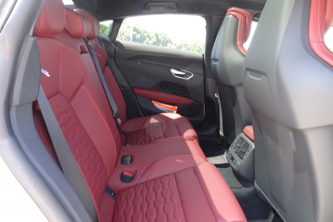 Fahrzeugabbildung Audi e-tron GT 350kW quattro Leder LED Navi Klima