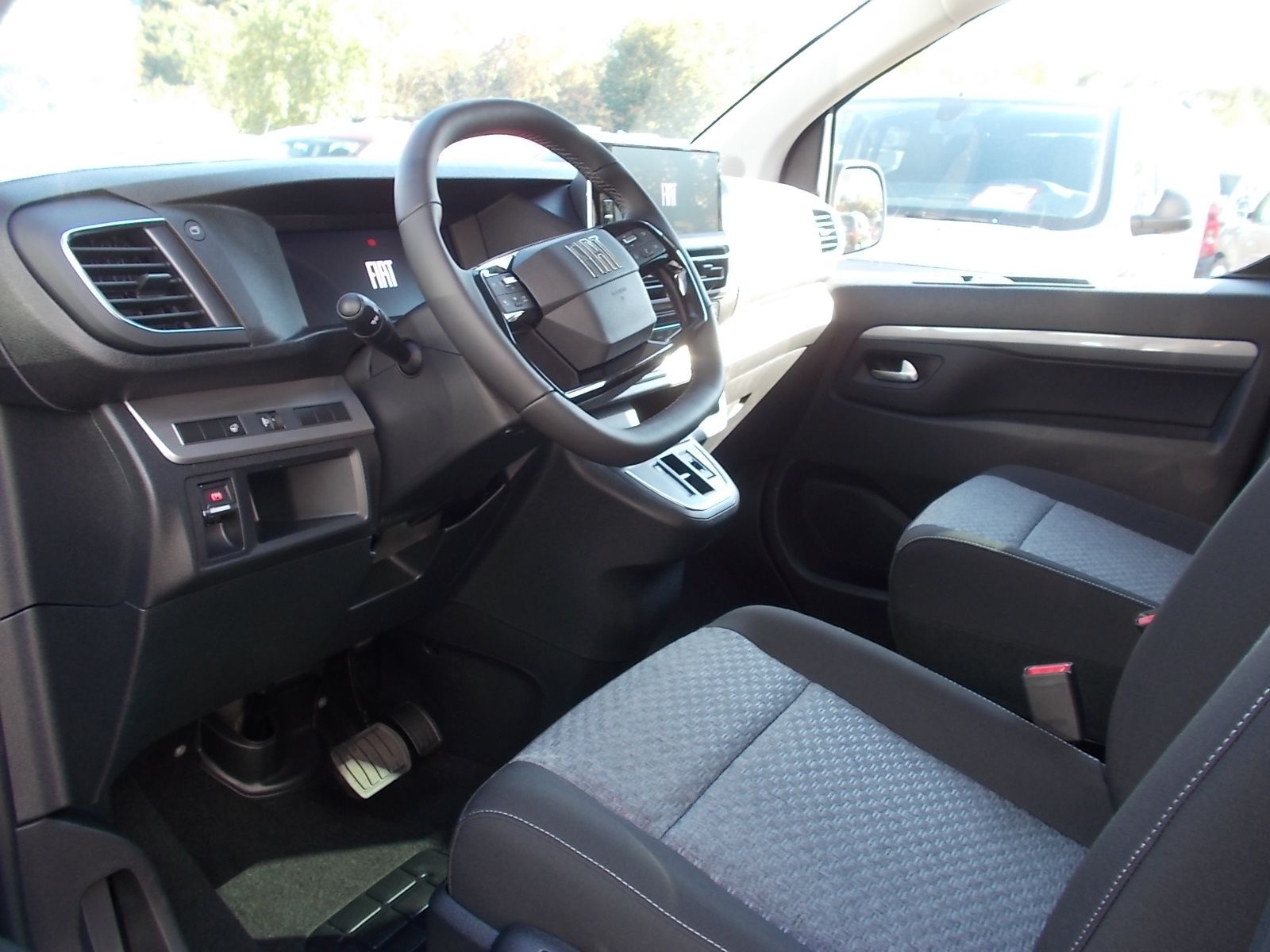 Fahrzeugabbildung Fiat Scudo Ulysse 180 BlueHDi L3 8 Sitzer + AHK