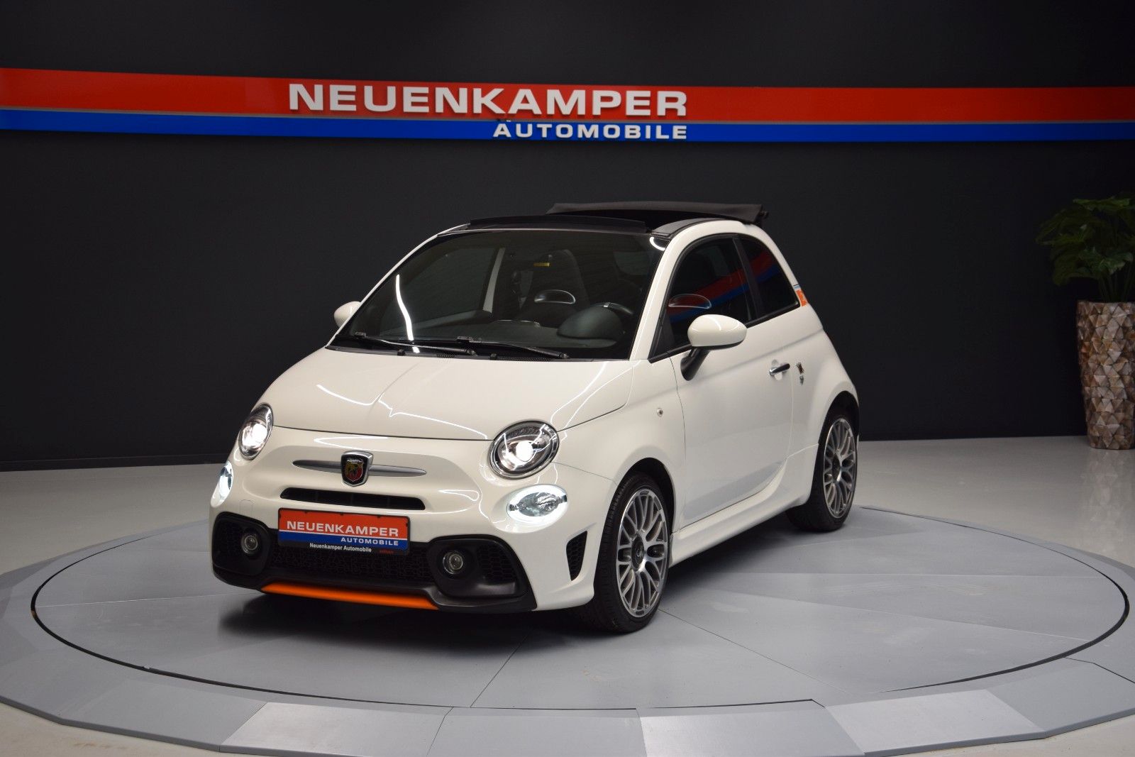 Fahrzeugabbildung Abarth 595C LED PDC CarPlay Android Auto PDC Faltdach
