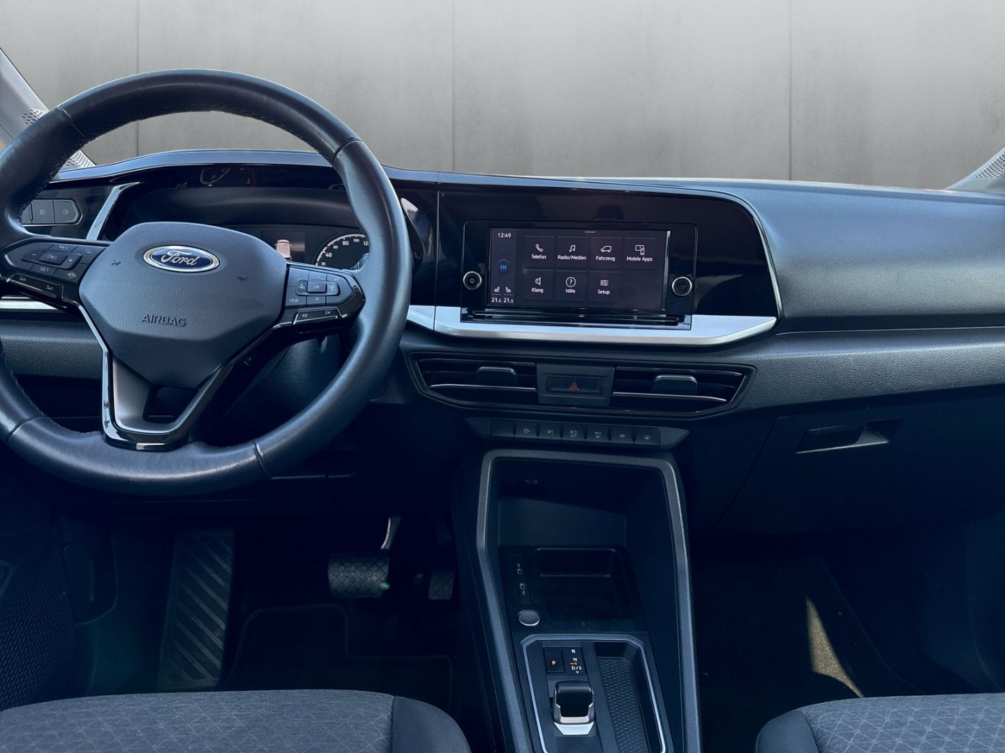 Fahrzeugabbildung Ford Tourneo Connect Titanium AUTOMATIK Apple CarPlay
