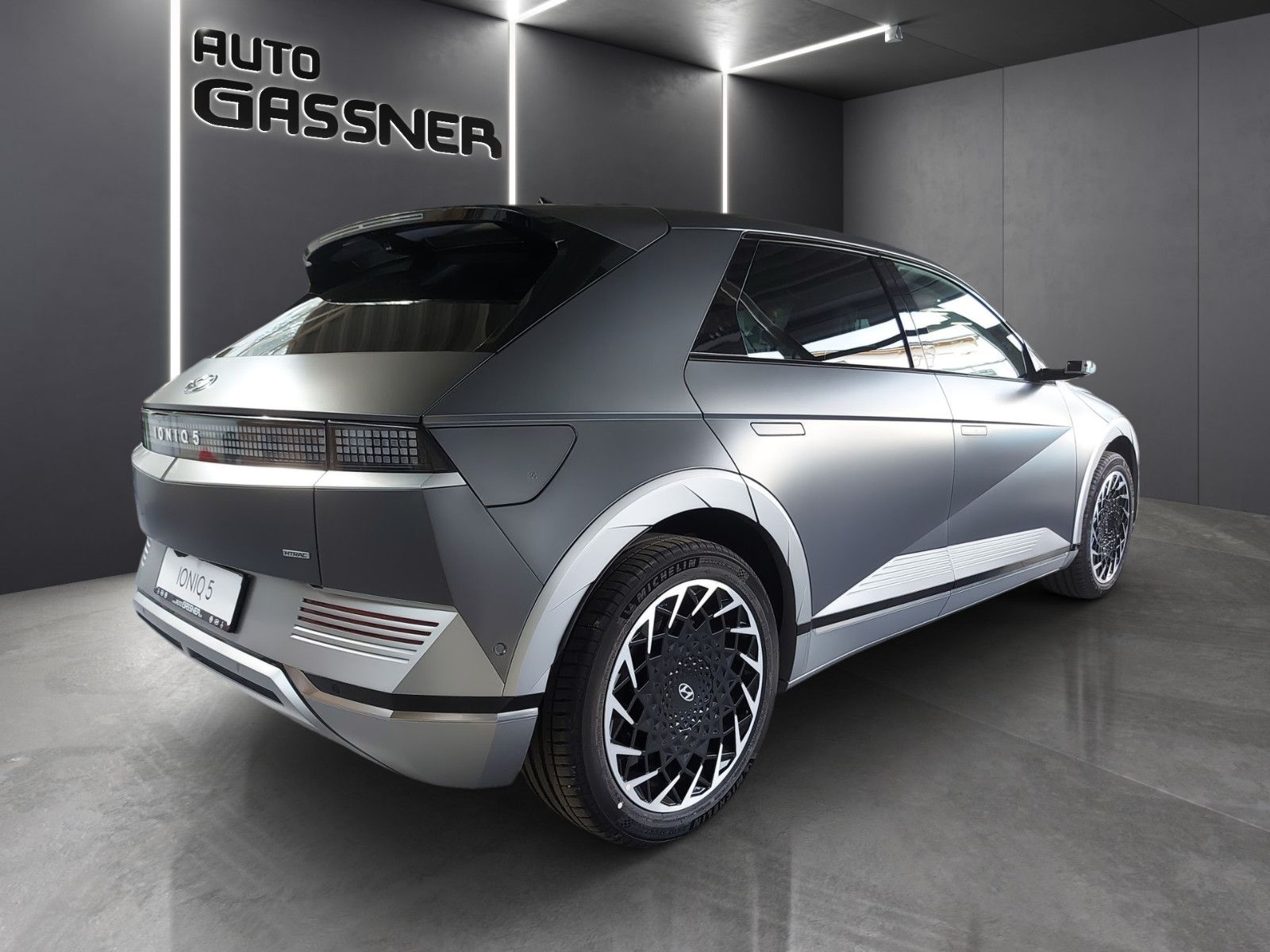 Fahrzeugabbildung Hyundai IONIQ 5 325PS 4WD Uniq Relax Kamerap. 20 Zoll