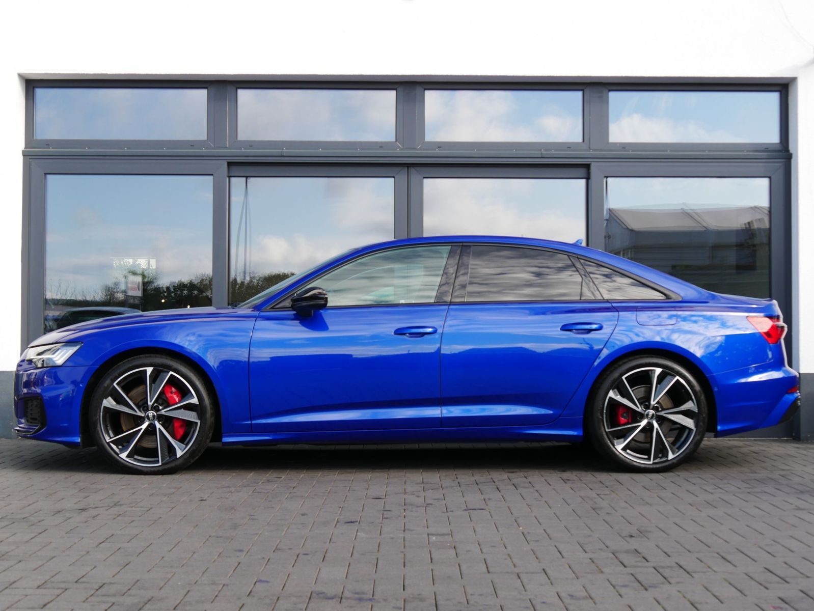Fahrzeugabbildung Audi A6 55 TFSI e quattro sport MATRIX LED 21" B&O