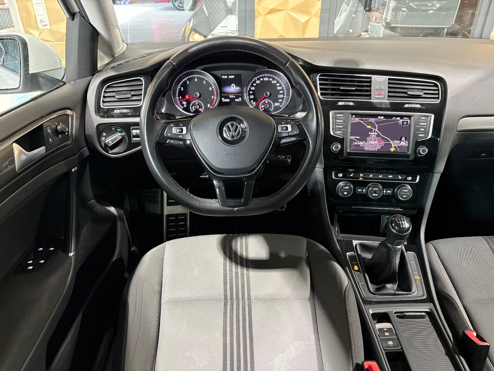Fahrzeugabbildung Volkswagen Golf VII Lim. Allstar BMT/NAVI/PDC/SHZ/KLIMA/