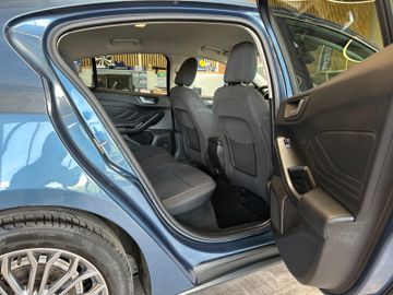 Ford Focus Lim. Titanium *Navi*AHK*LED*
