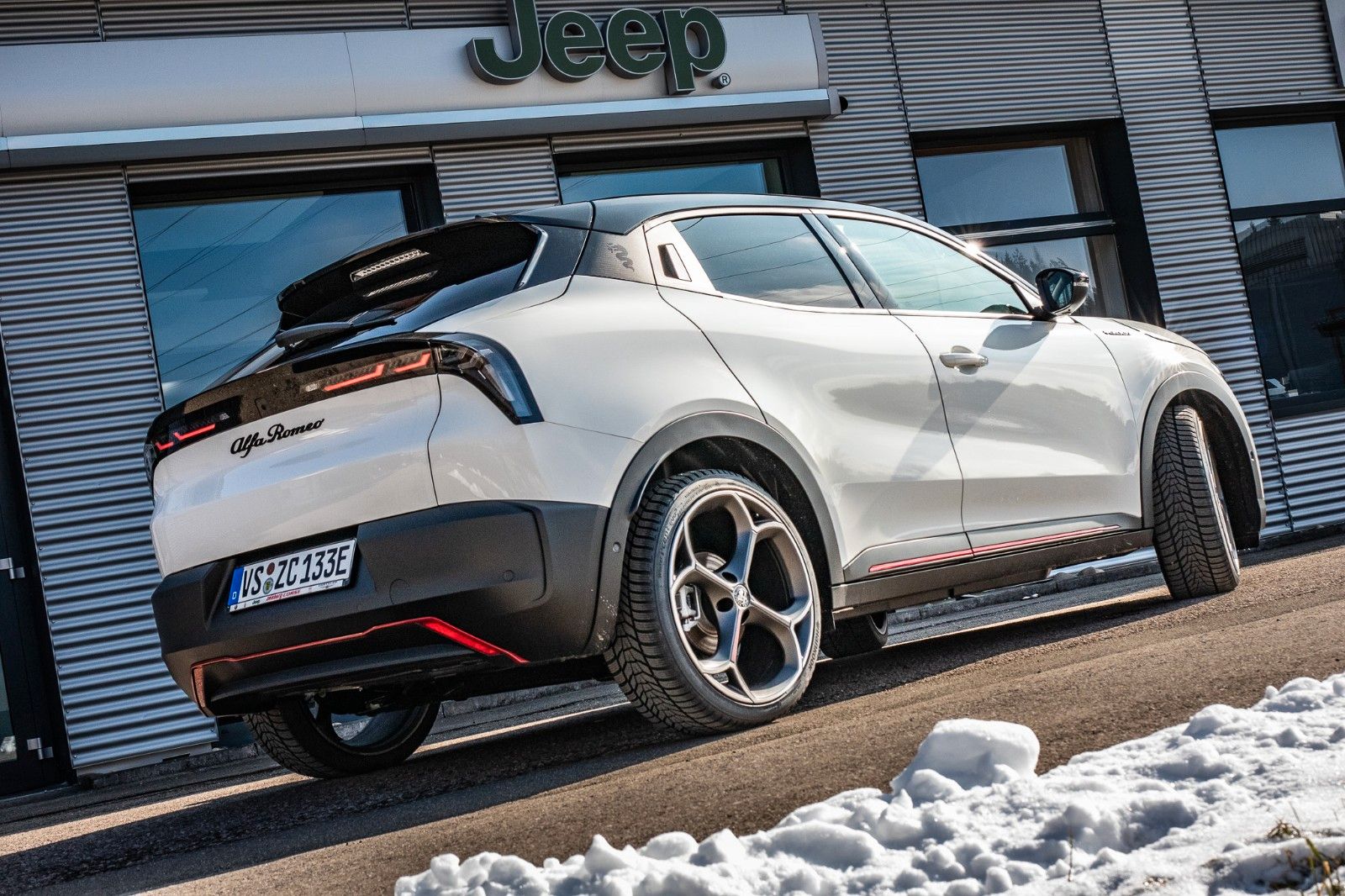 Fahrzeugabbildung Alfa Romeo Junior Elettrica 280 PS  Veloce Sport+Technpaket