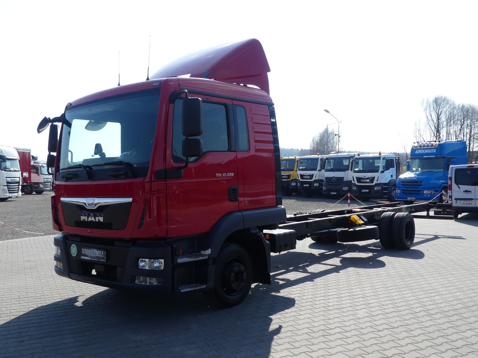 MAN TGL 12.220 / AUTOMAT / CHASSIS 7,85m  / EURO 6