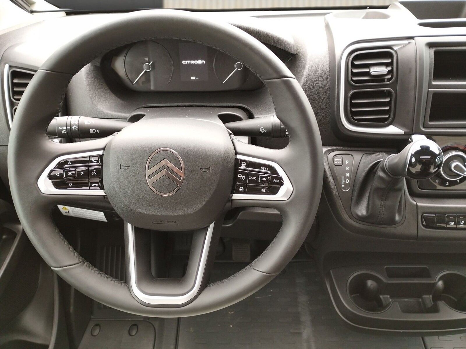 Fahrzeugabbildung Sunlight Adventure T 67 Automatik, Dörr Edition, TV