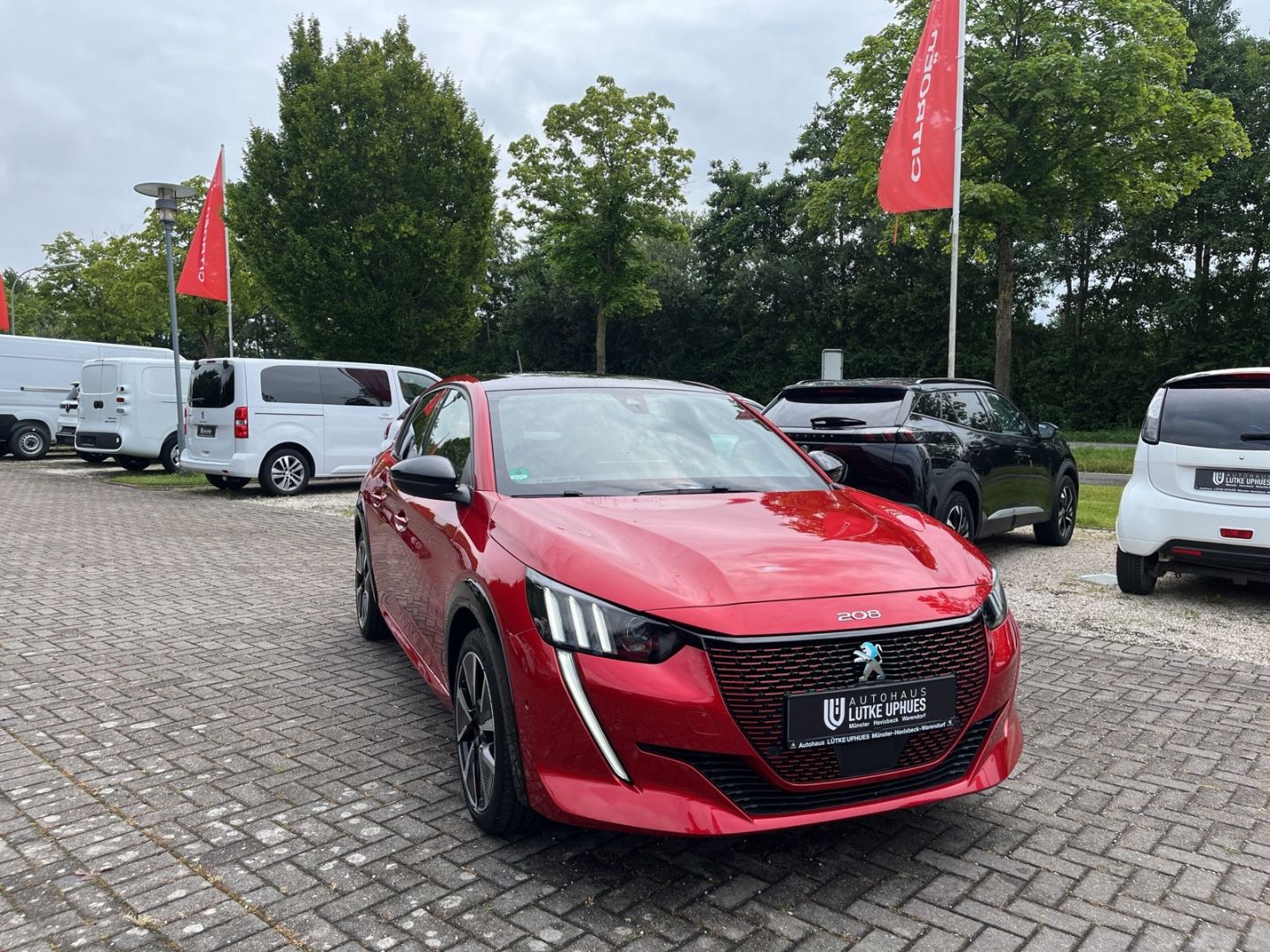 Fahrzeugabbildung Peugeot 208 GT Pack Elekto 136 Navi LED ACC CarPlay SHZ