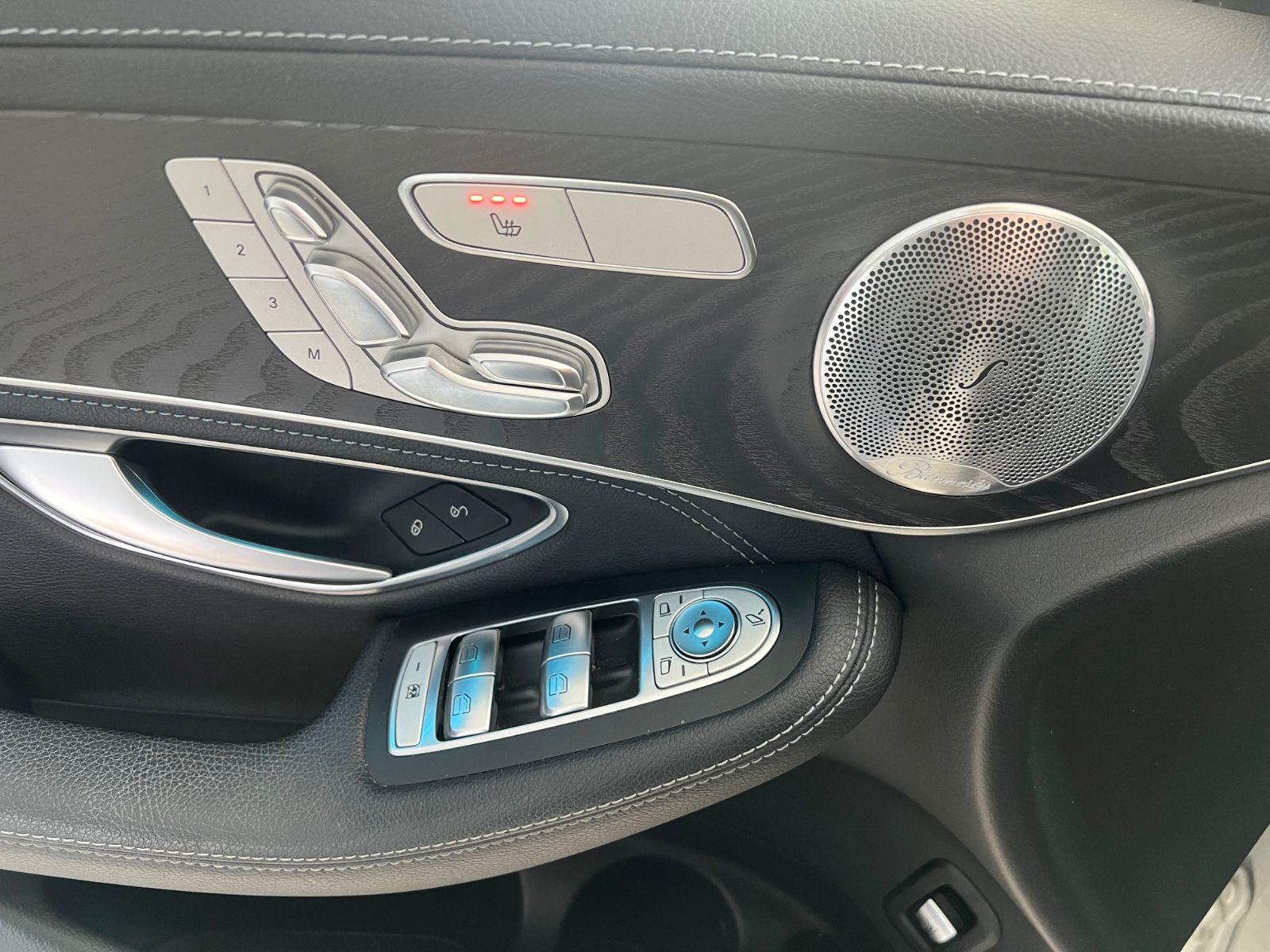 Fahrzeugabbildung Mercedes-Benz GLC 350 d 4Matic AMG LINE *PANORAMADACH*