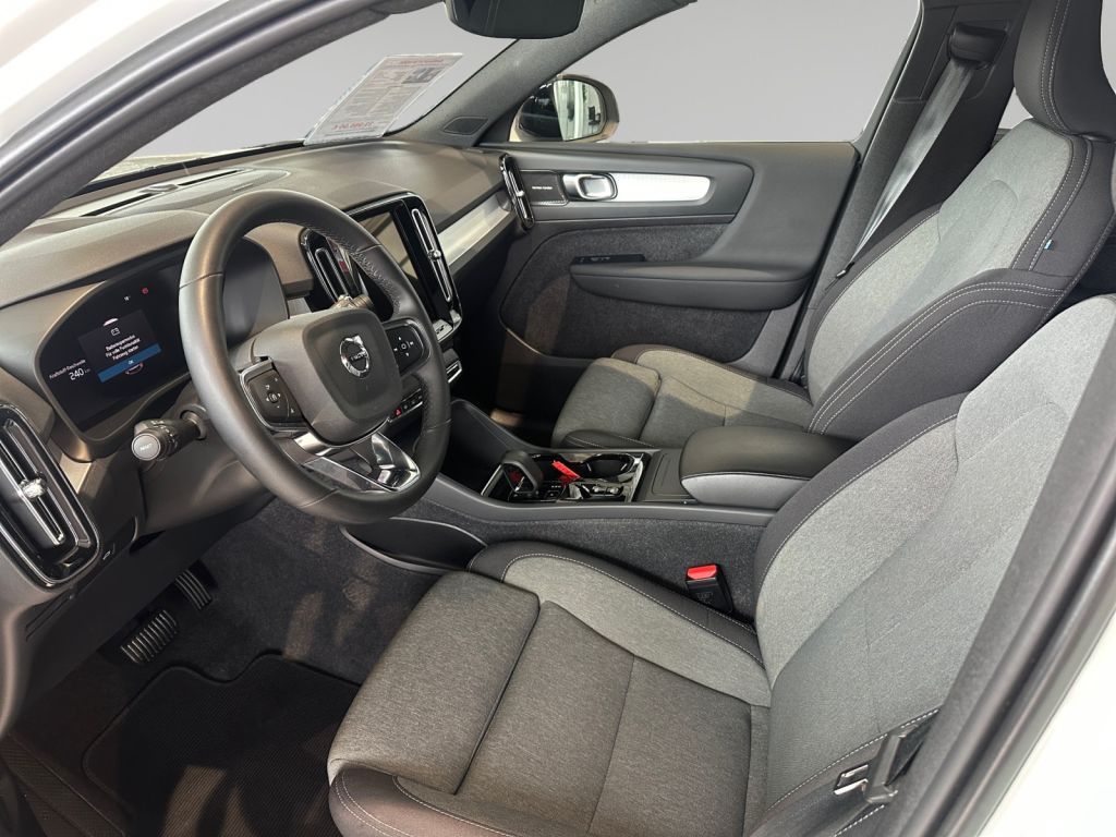 VOLVO XC40 B4 B DKG Plus Dark Fahrerassistenz-Paket VOLVO XC40 B4 B DKG Plus Dark Fahrerassistenz-Paket