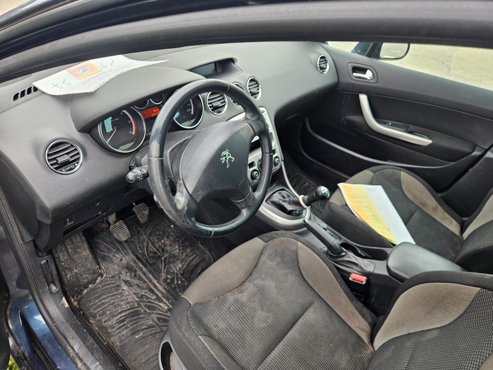 Peugeot 308 2013 — photo 11