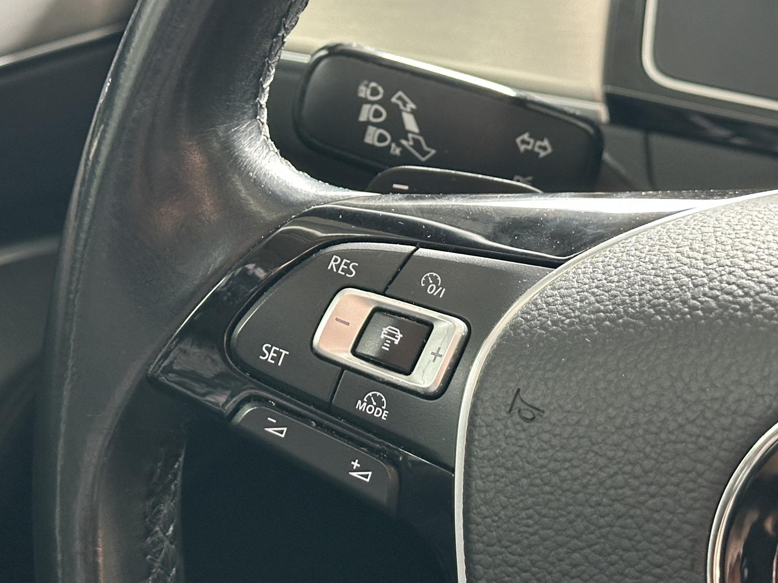 Volkswagen Passat Highline Pano AHK SHZ Navi ACC