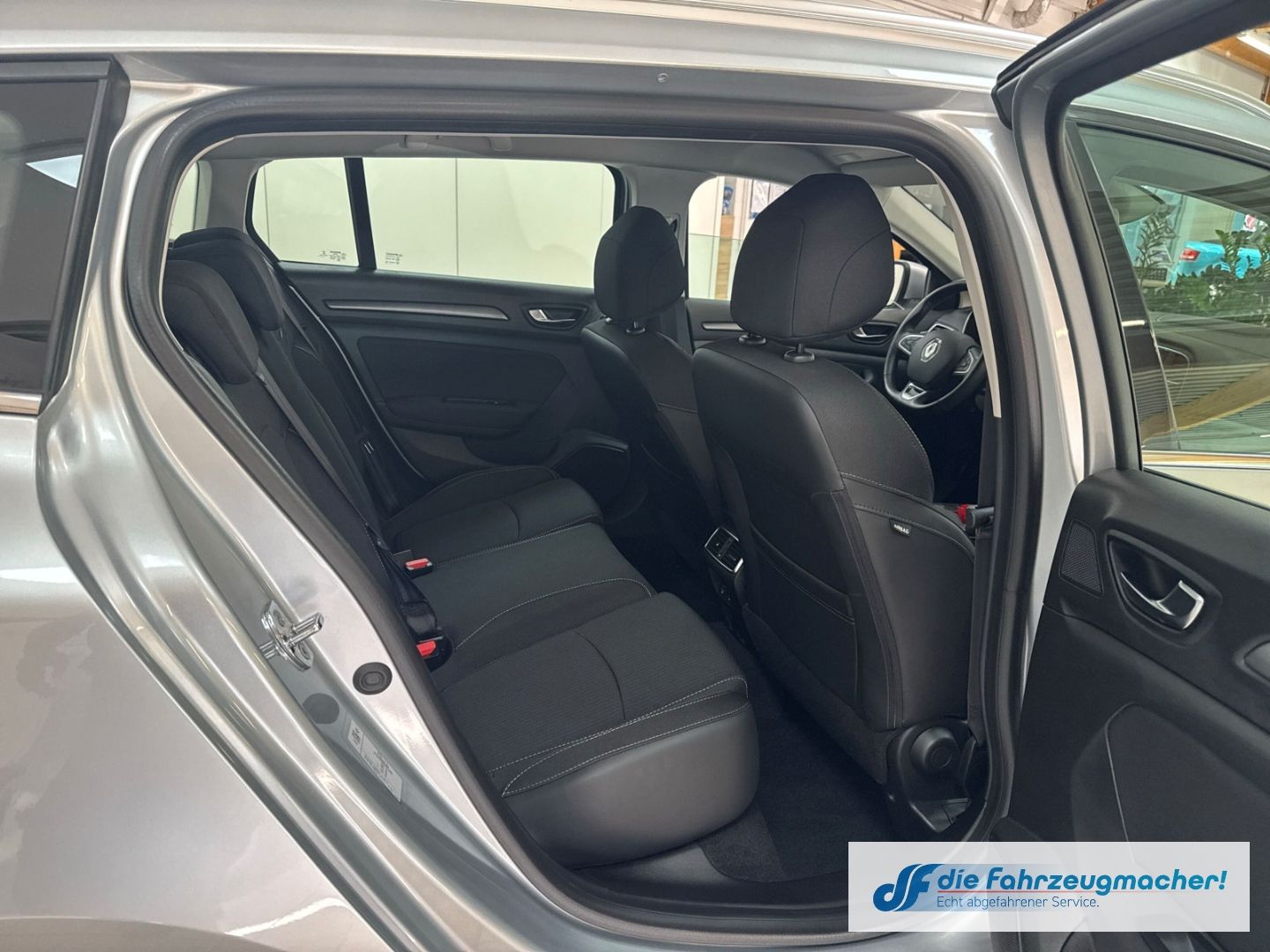 Fahrzeugabbildung Renault Megane E-TECH IV Grandtour Business Edition 1.6