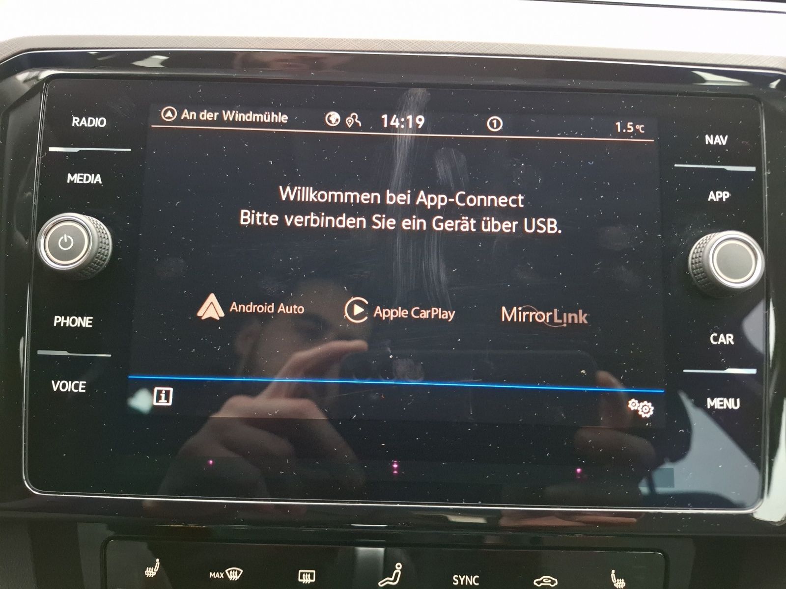 Fahrzeugabbildung Volkswagen Passat Variant TDI Business DSG 4M LED Navi ACC