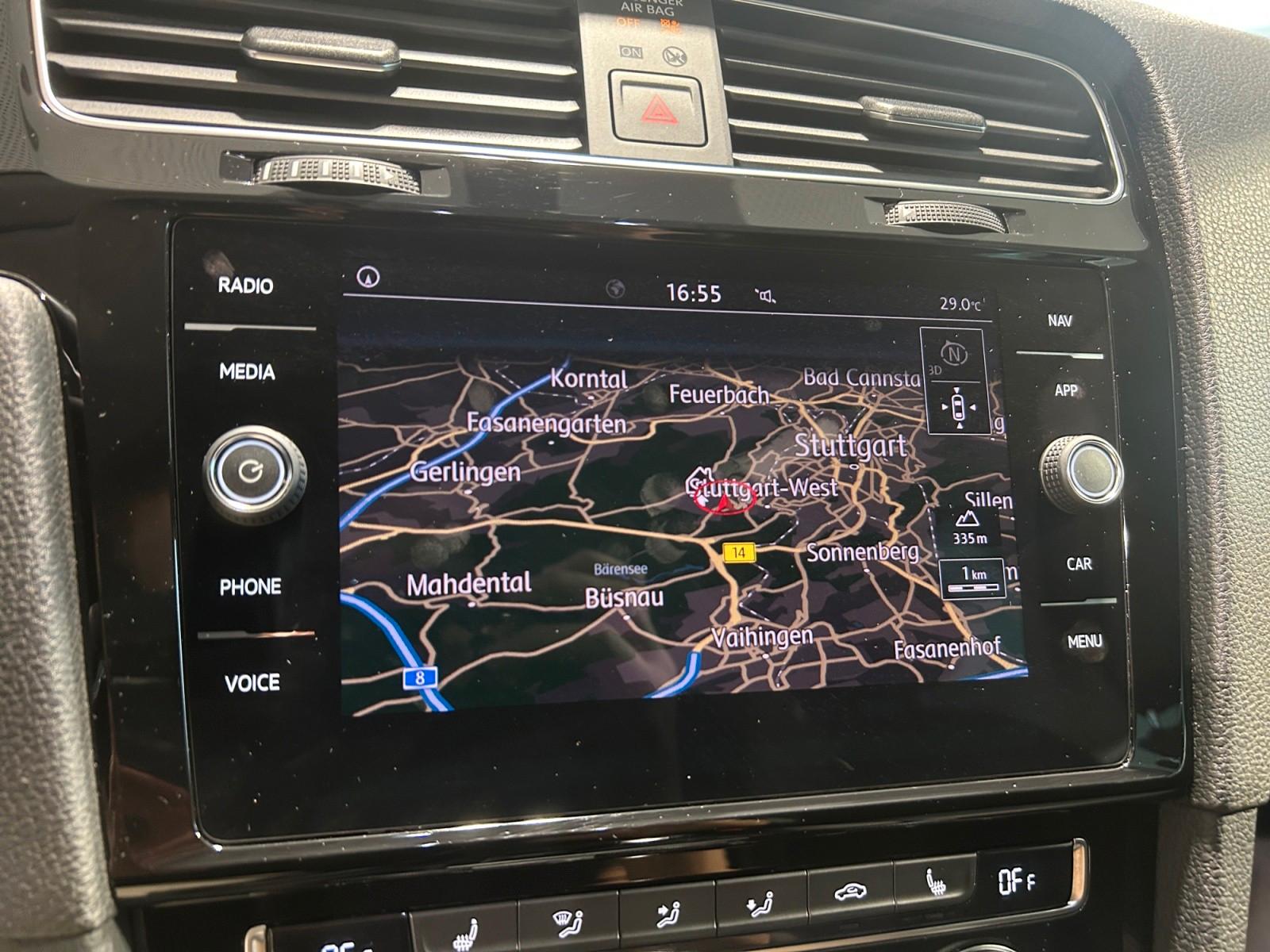 Volkswagen Golf VII Var. Highline LED/ACC/SZH/AHK/NAV, миниатюра 24