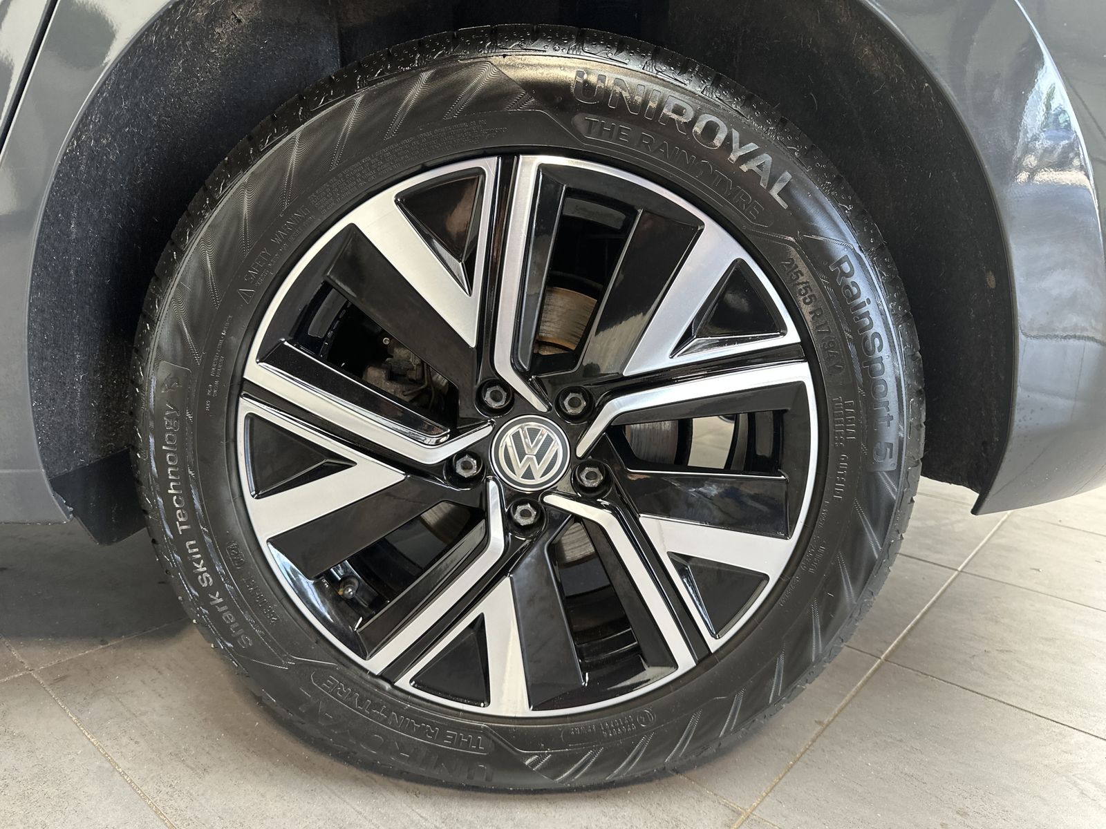 Fahrzeugabbildung Volkswagen Touran 2.0 TDI Highline NAV+LED+ACC+FAMILY-PAKET