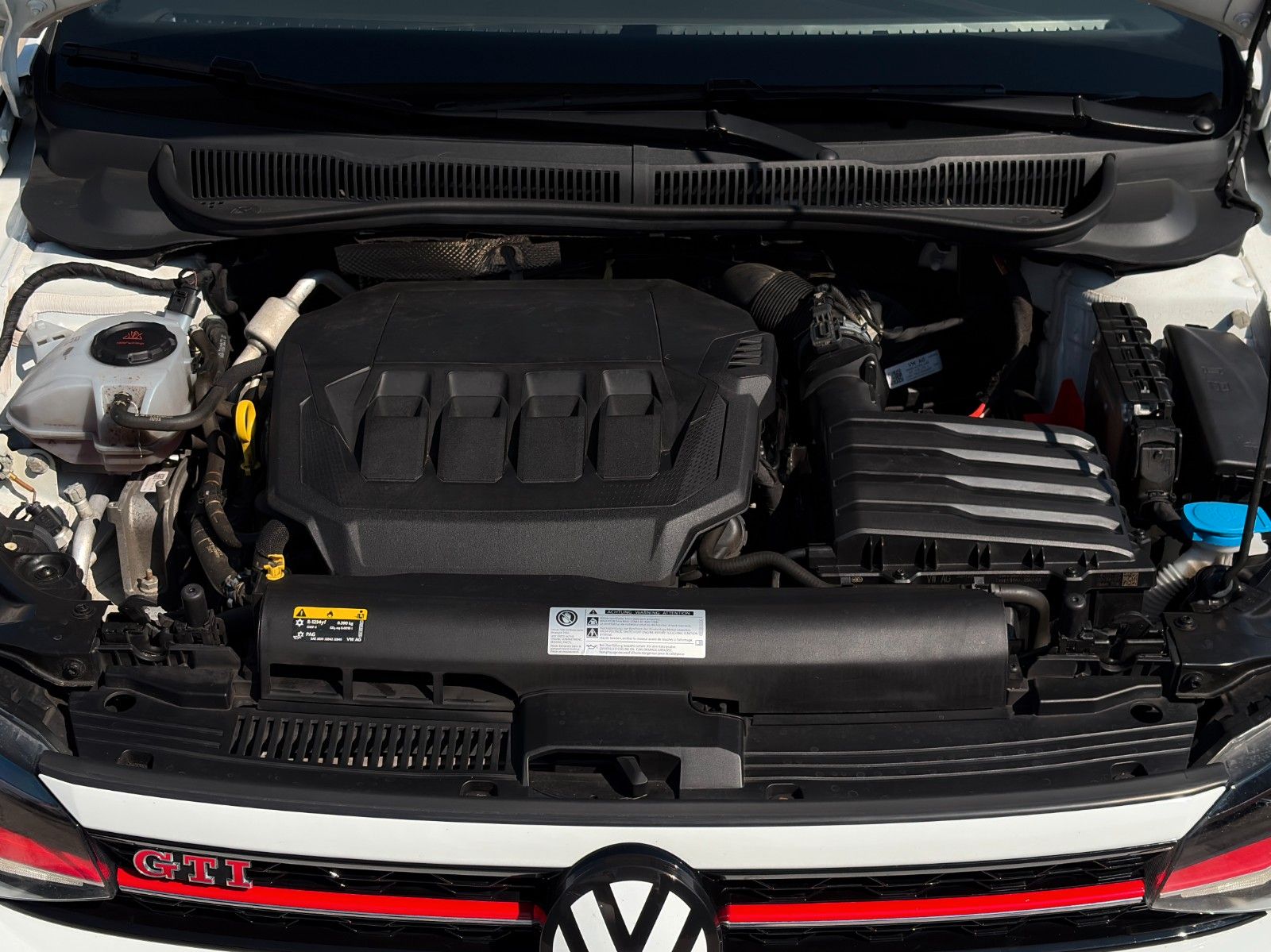 Fahrzeugabbildung Volkswagen Polo VI GTI 2.0 TSI DSG KW ACC PDC SHZ CarPlay